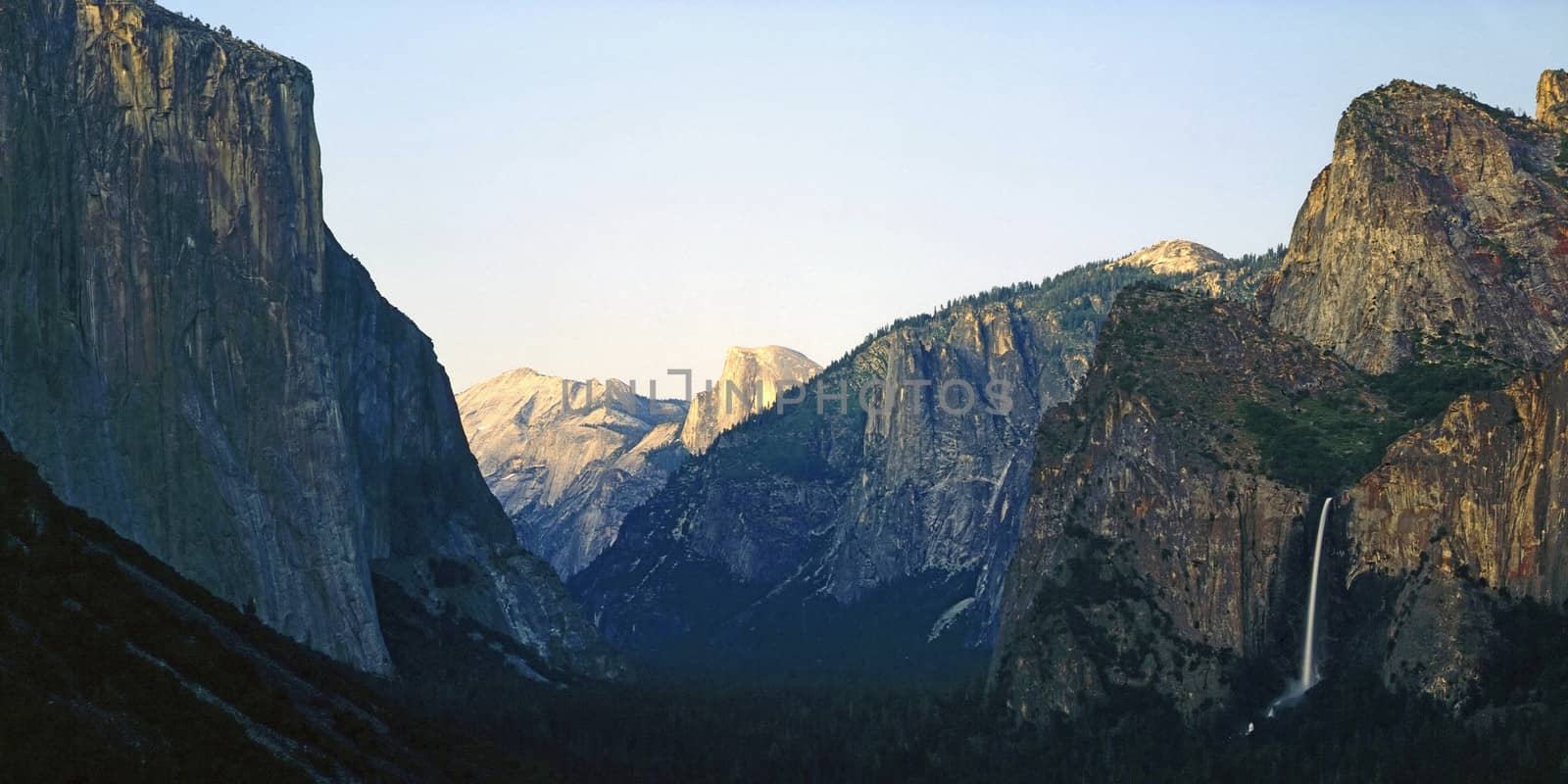 Yosemite Valley by jol66