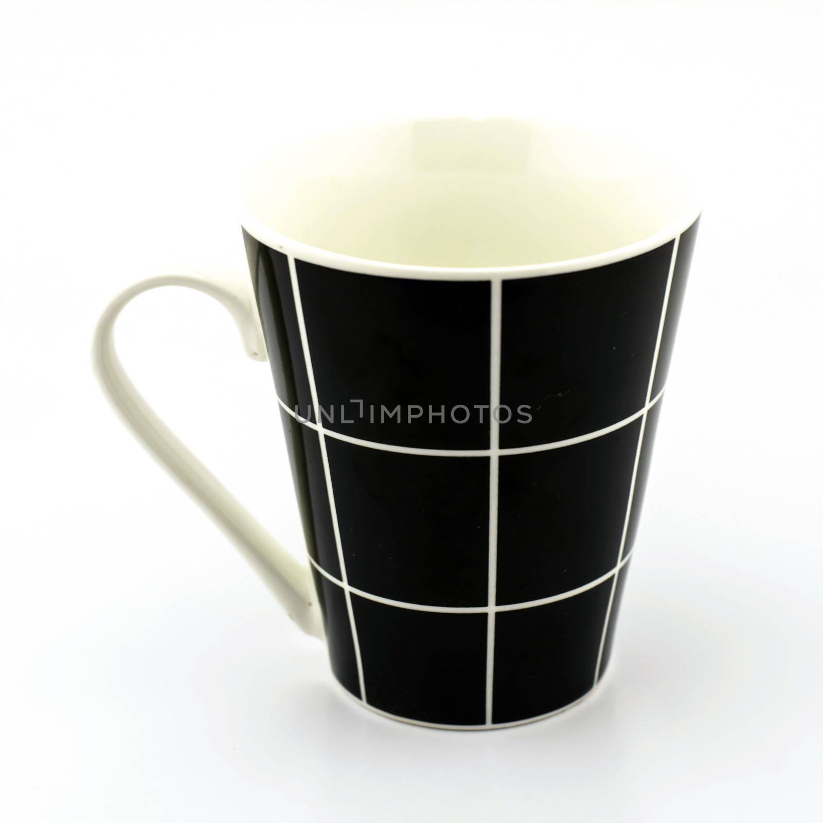 black cup isolated on white by ammza12