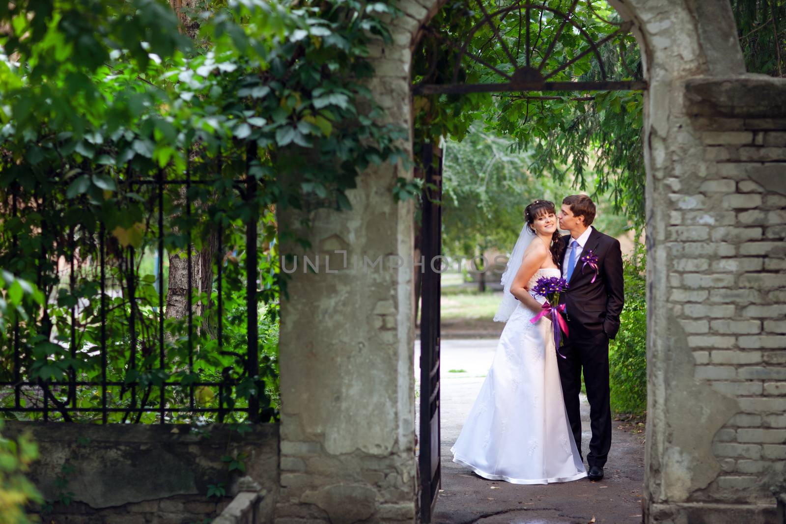 bride and groom in the arch