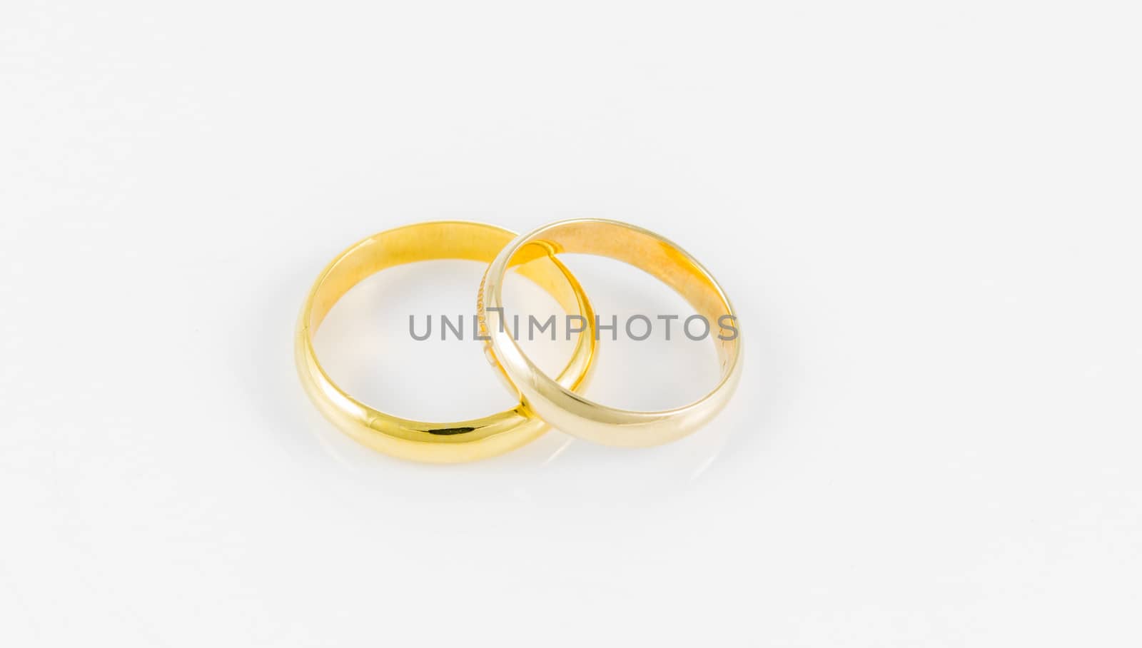 pair wedding golden ring by Sorapop