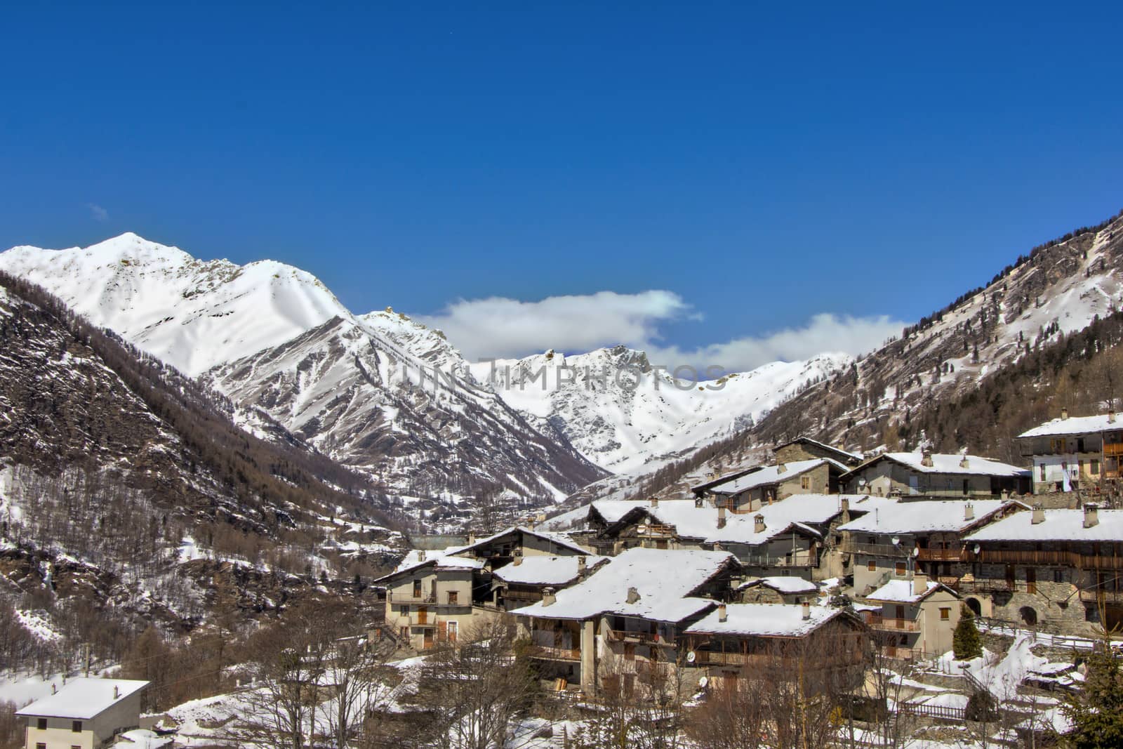 The village under the snow by huntz