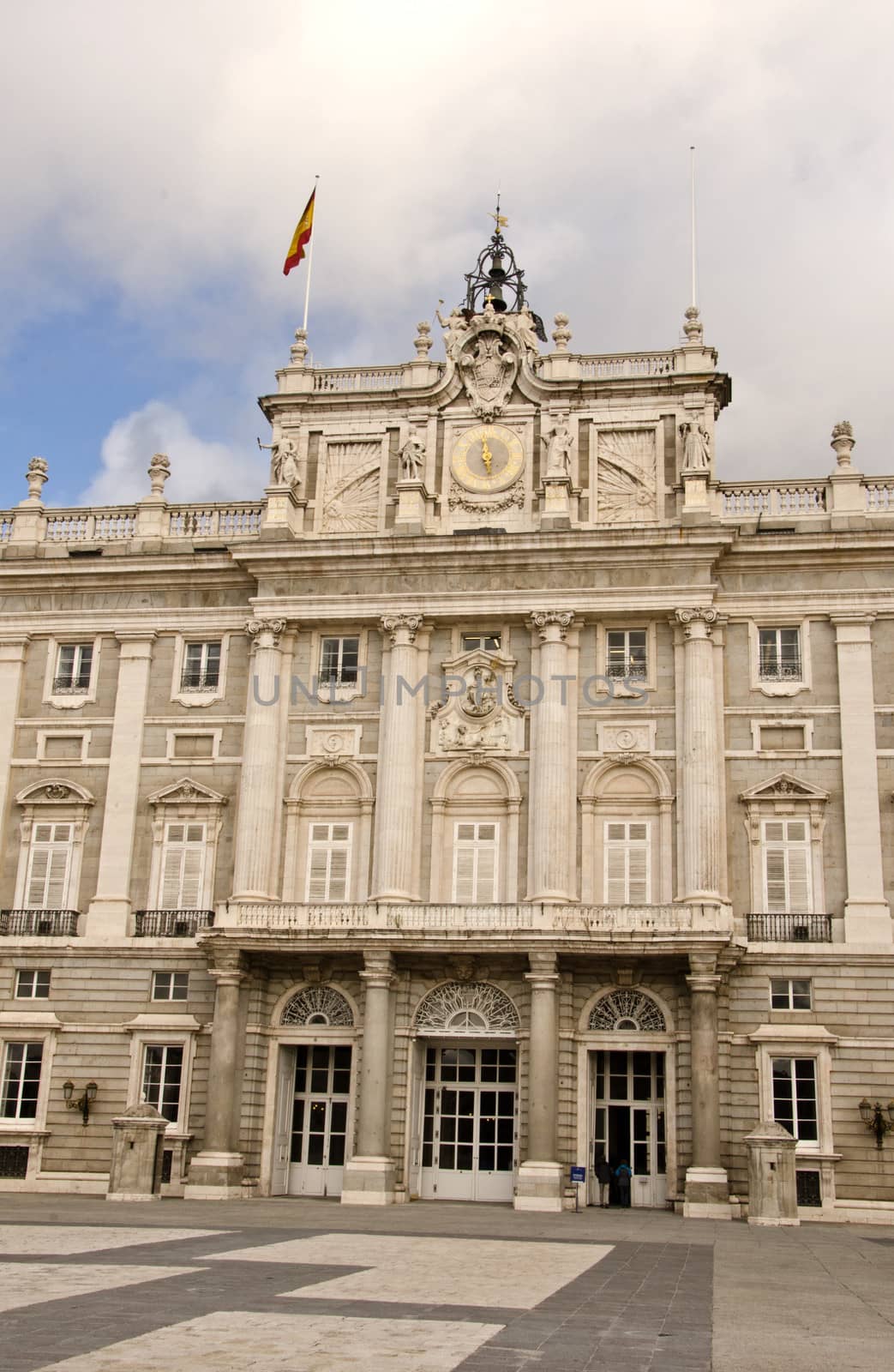 Royal Palace, Madrid  by lauria