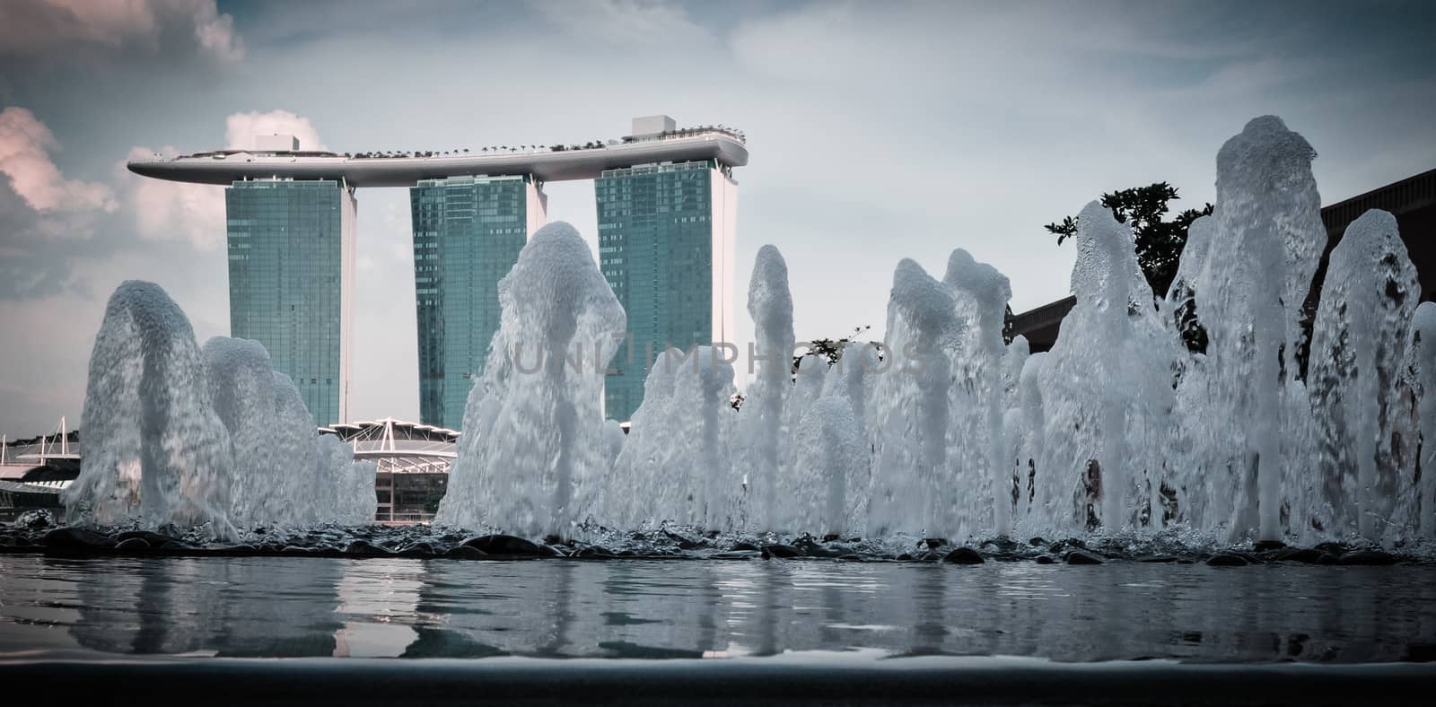 SINGAPORE-MARCH 31: The Marina Bay Sands Resort Hotel on Mar 31, by weltreisendertj