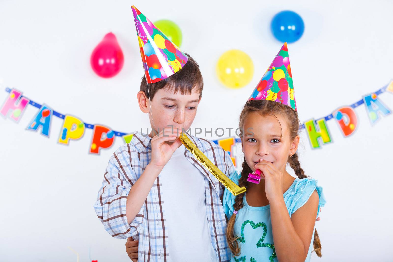 Kids at birthday party by maxoliki