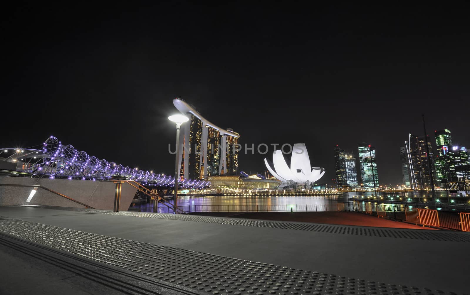 Singapore The Marina Bay Sands Resort Hotel by weltreisendertj