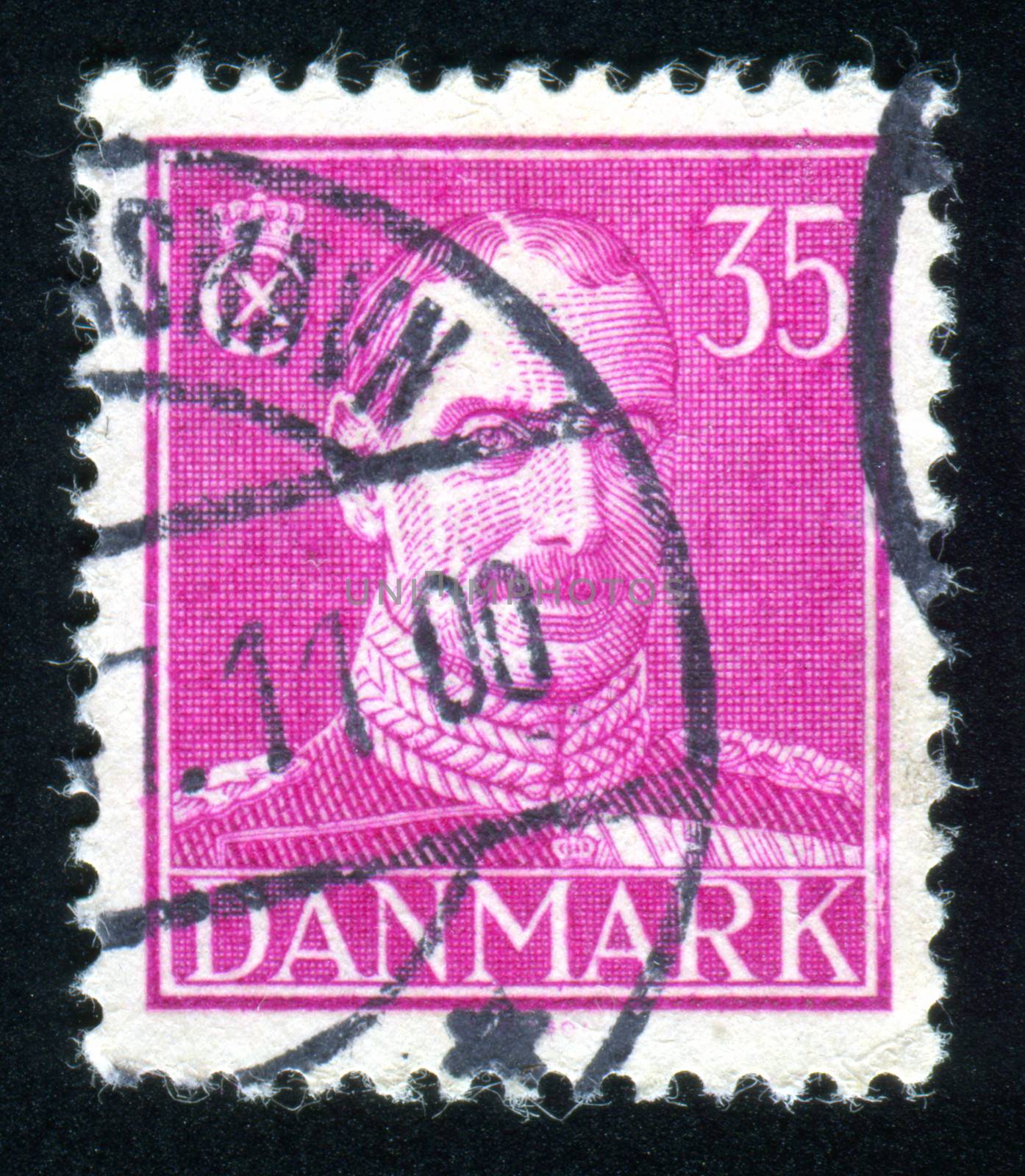 DENMARK - CIRCA 1942: stamp printed by Denmark, shows King Christian X, circa 1942