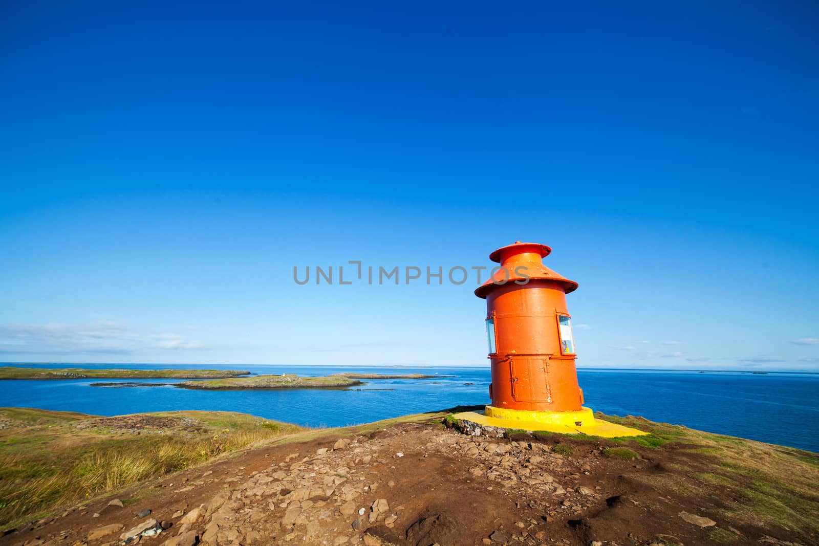 lighthouse in iceland by maxoliki