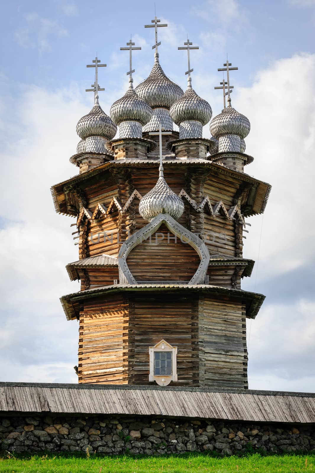 Wooden church at Kizhi under reconstruction by starush