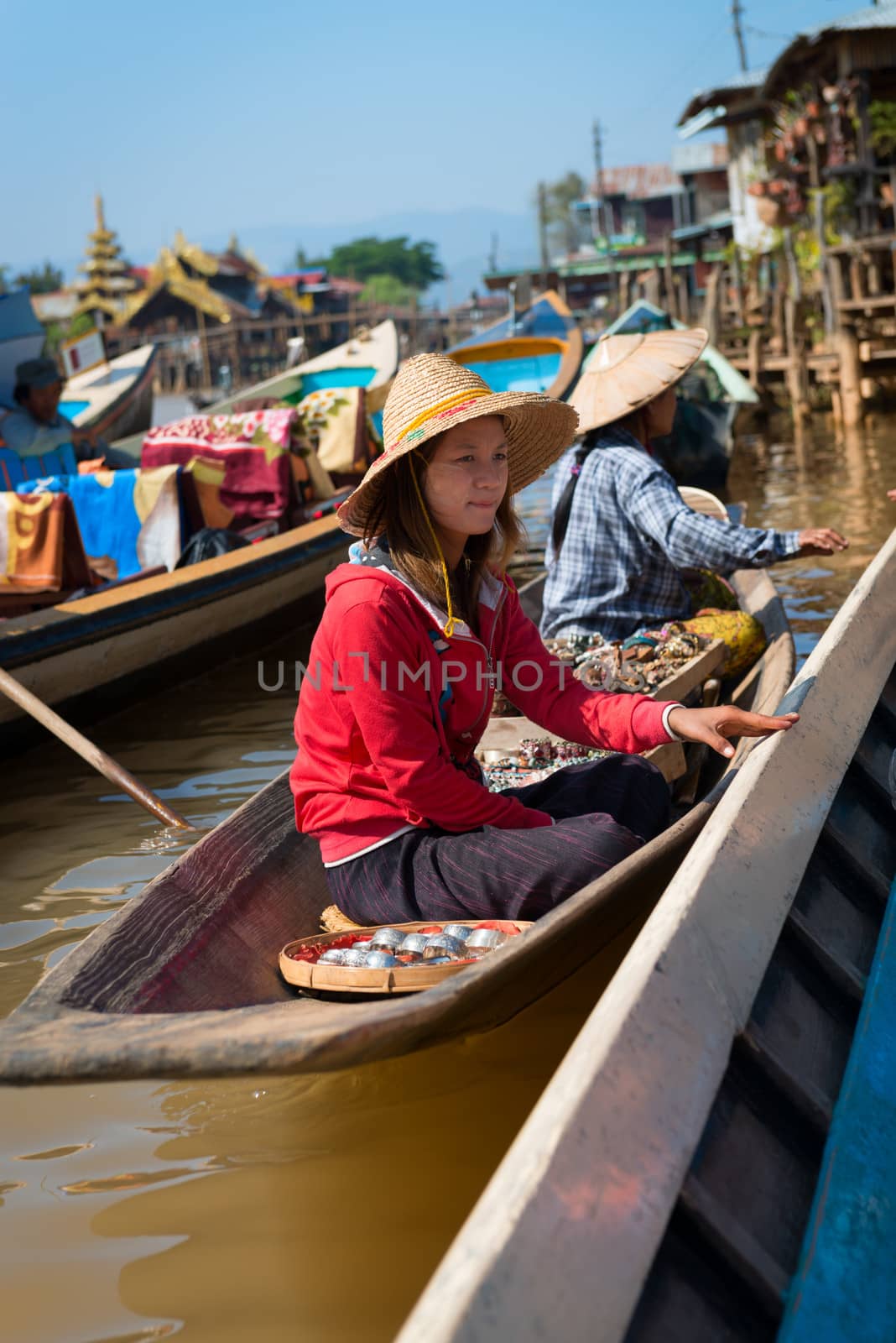 INLE LAKE, MYANMAR - 07 JAN 2014: Floating vendors on small  long wooden boat sell trinkets and bijouterie to tourists