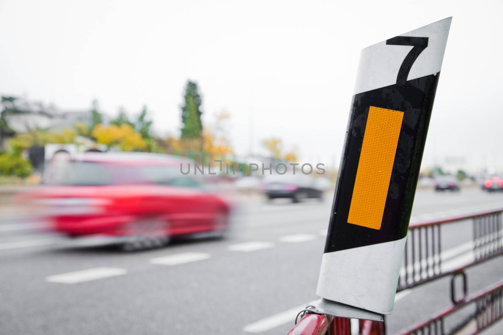 Sign and traffic by Caracarafoto