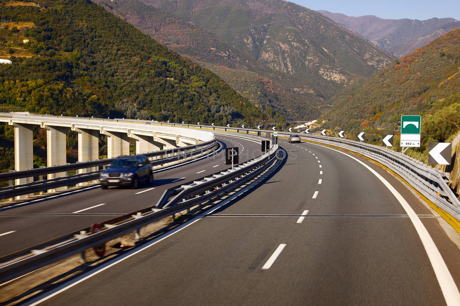 Highway over a viaduct with little traffic