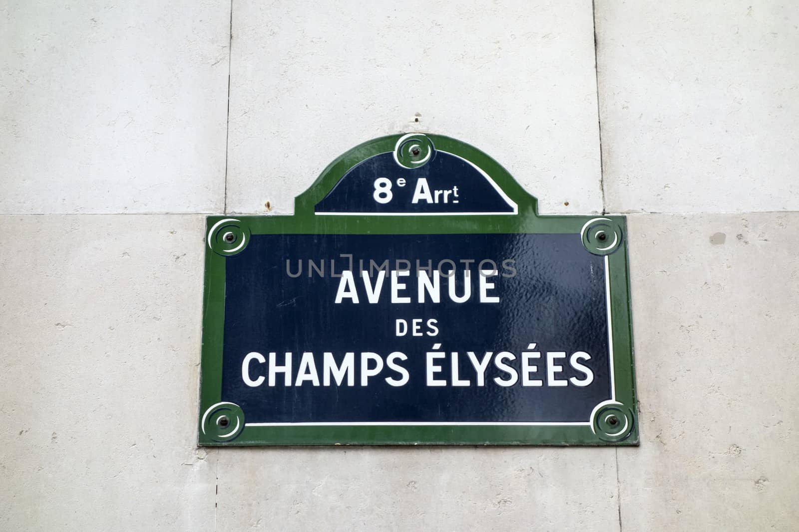 Avenue des champs elysees, paris, france 