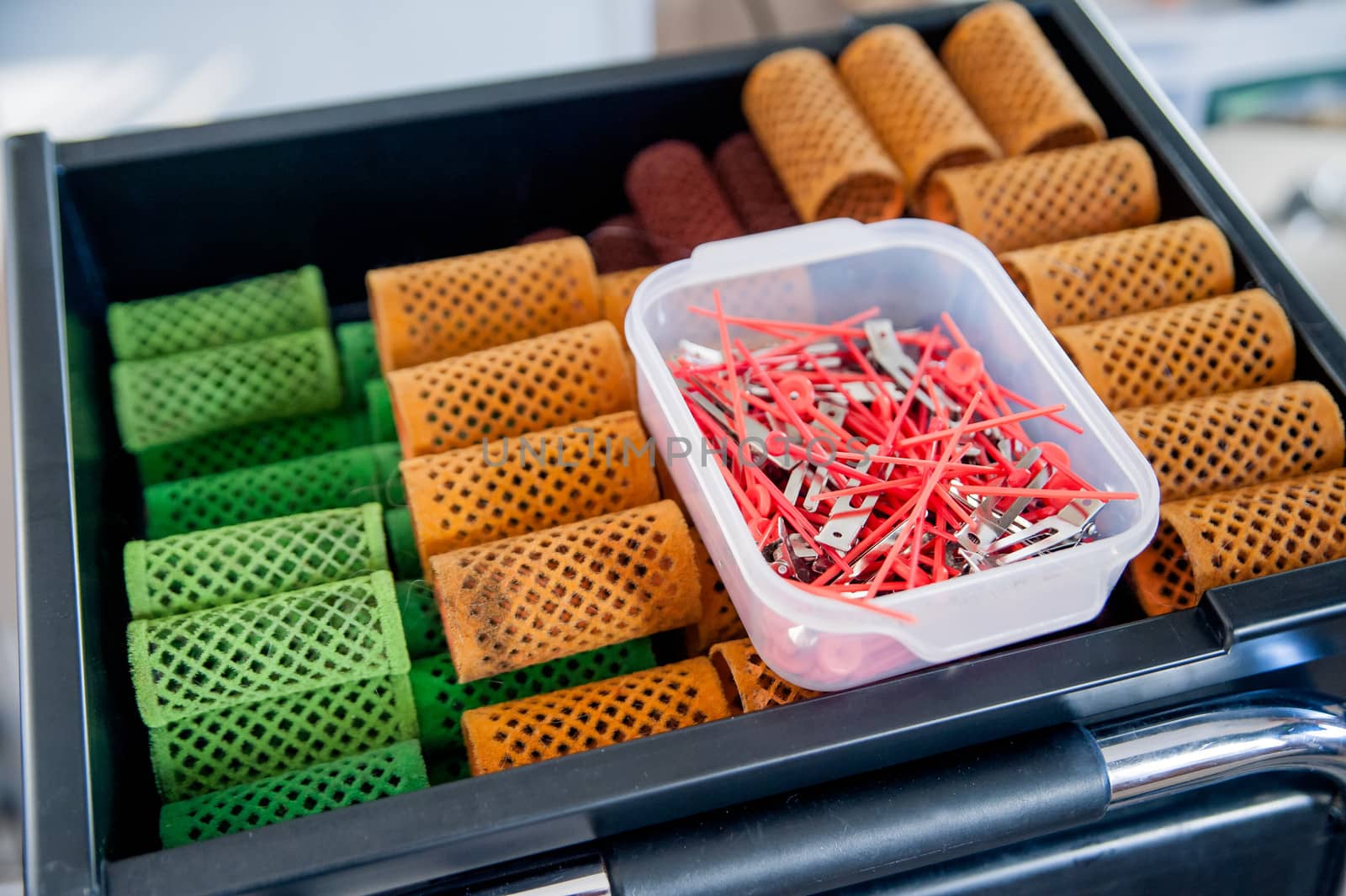 Hair curler rods and Clips Set in a case