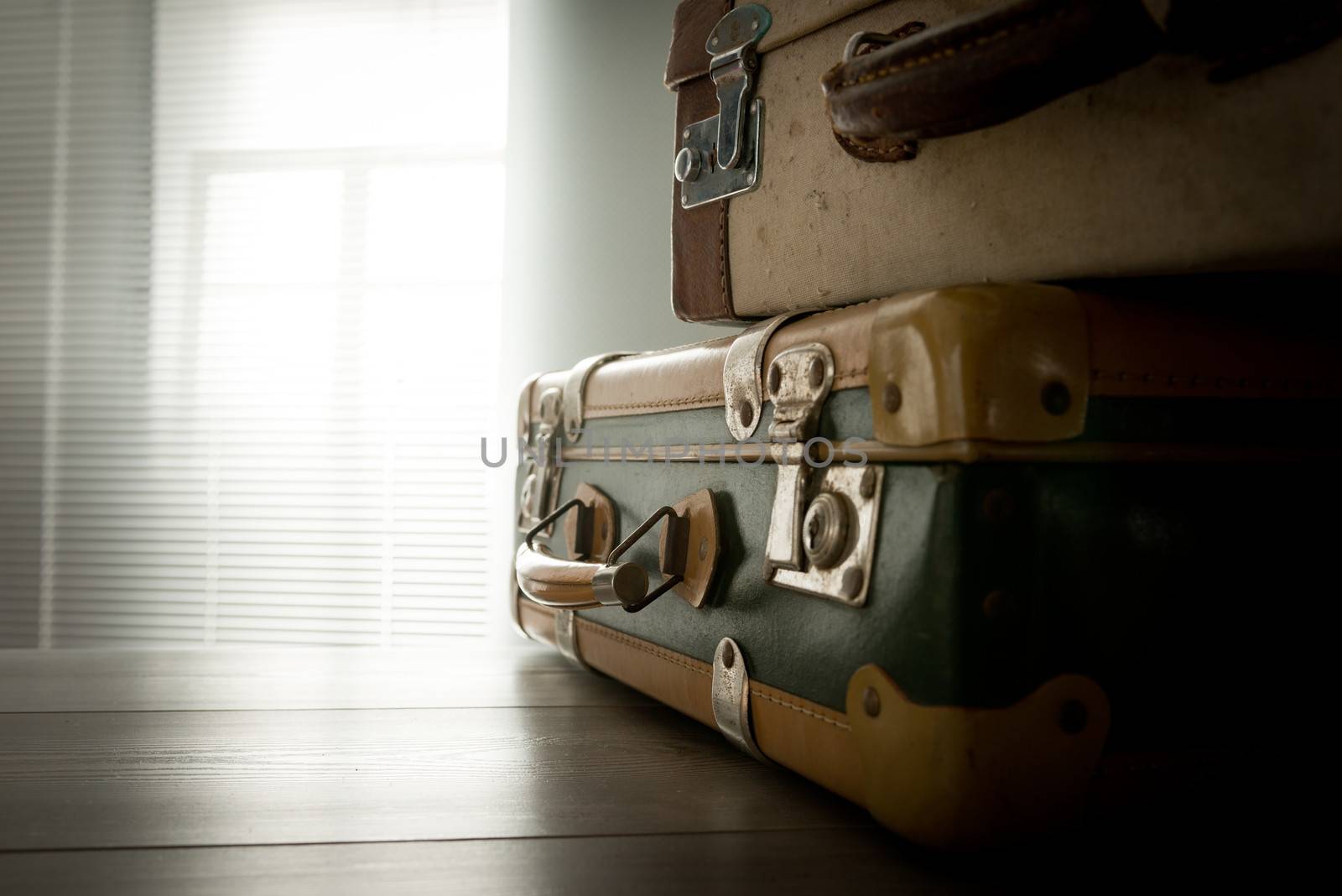 Travelling with a vintage suitcase by stokkete