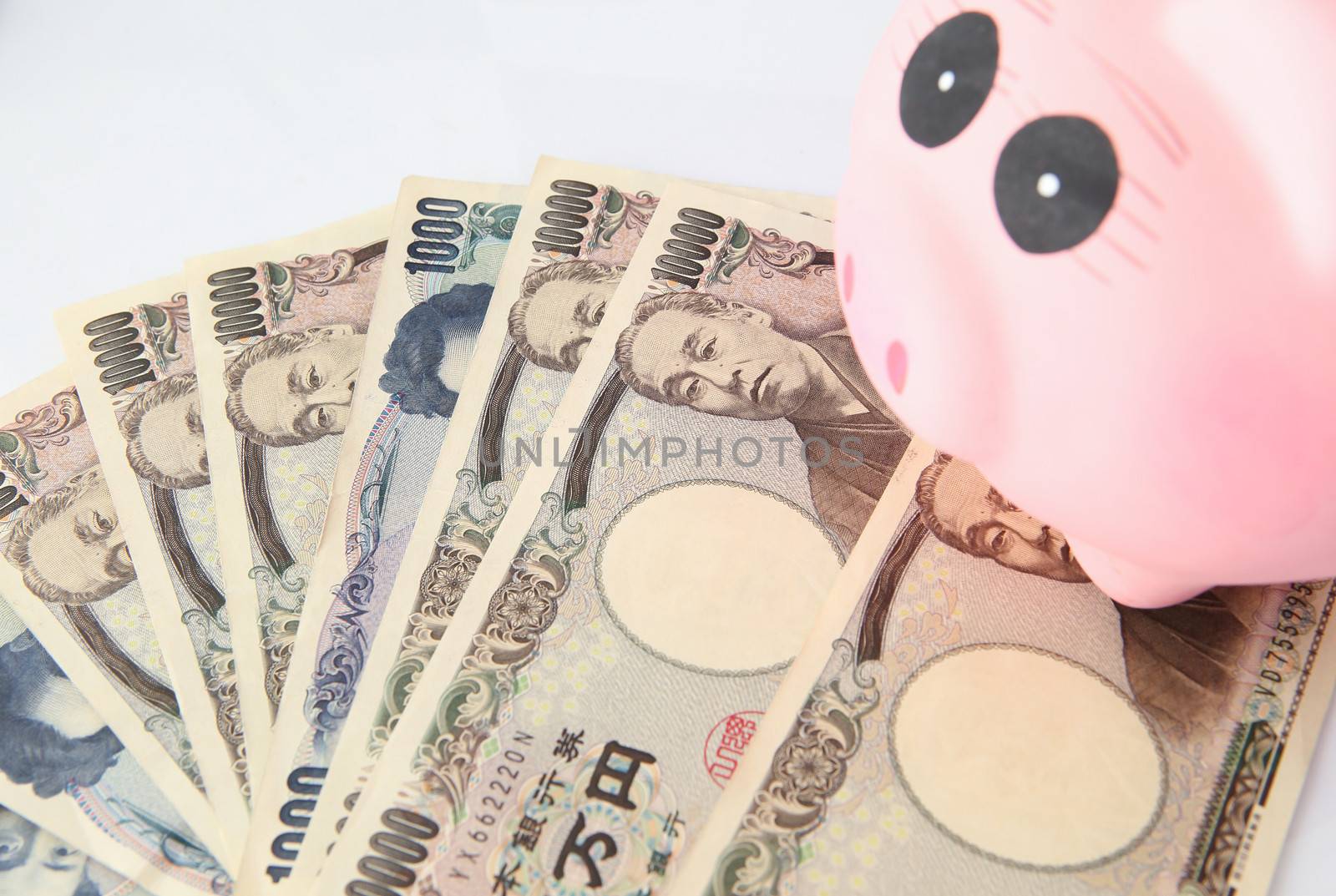 Piggy bank and japanese Yen