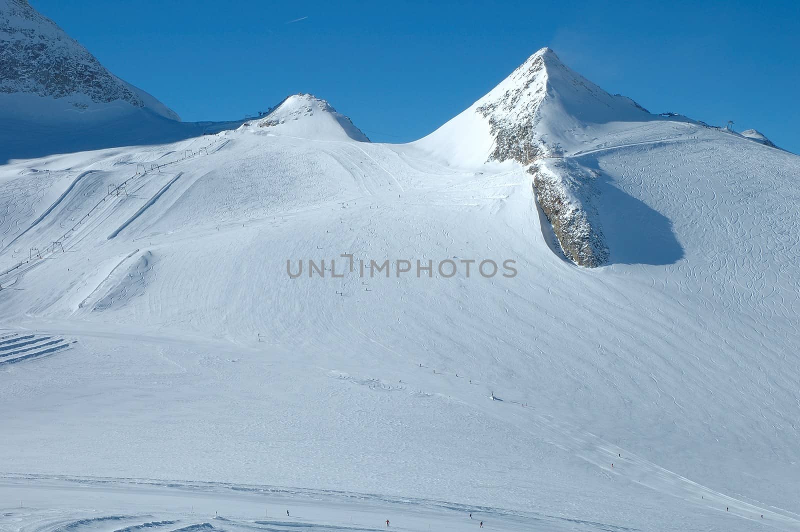 Ski slopes on Hintertux glacier by janhetman