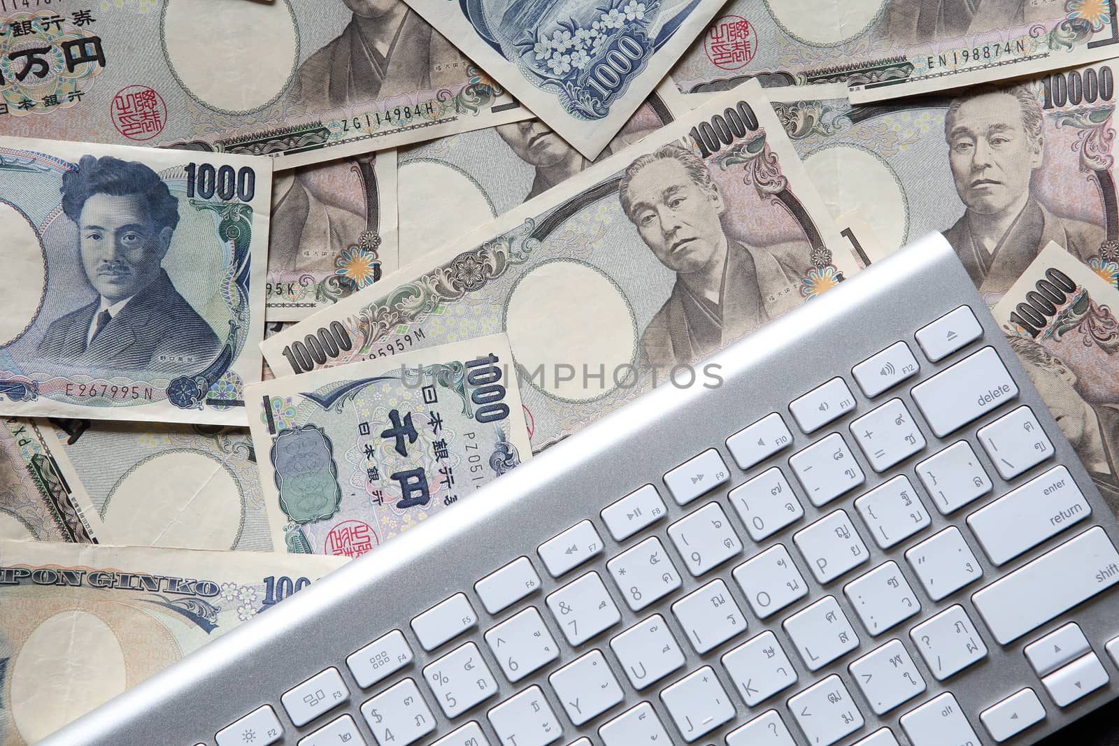 Japanese Yen on keyboard