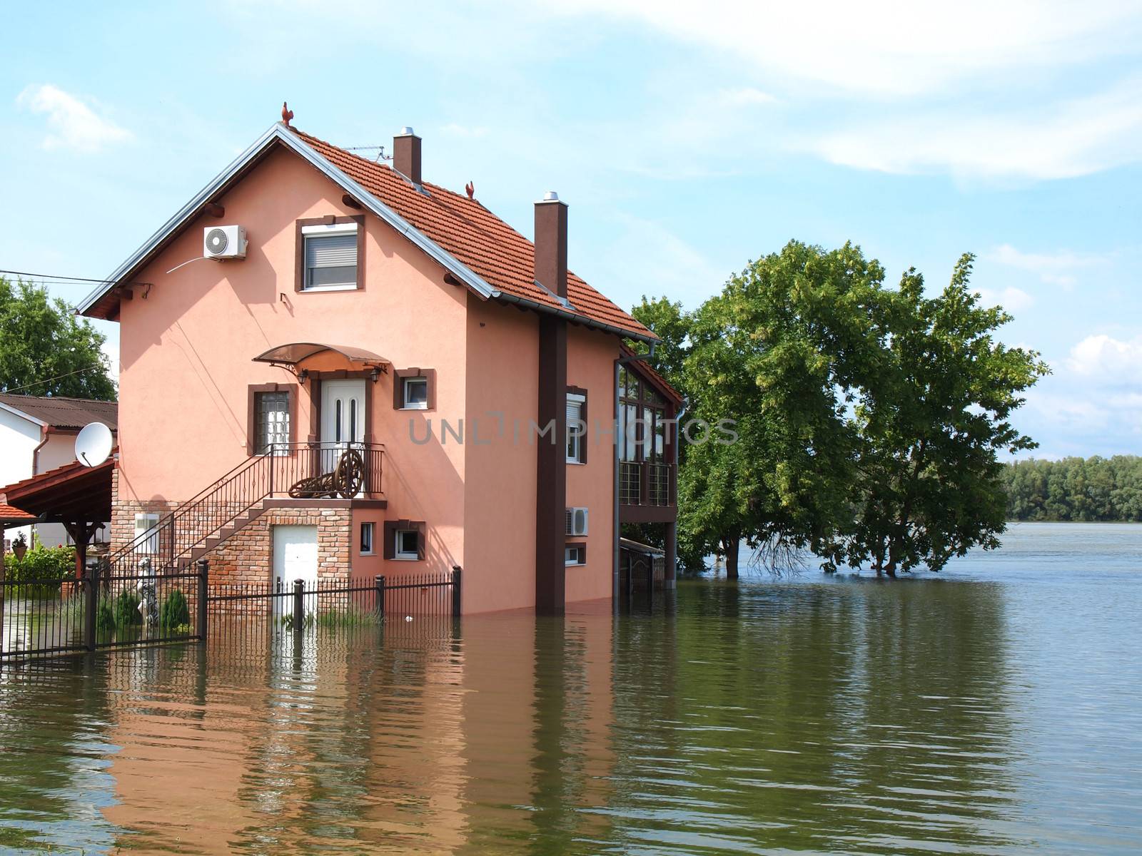 flooded house by nevenm