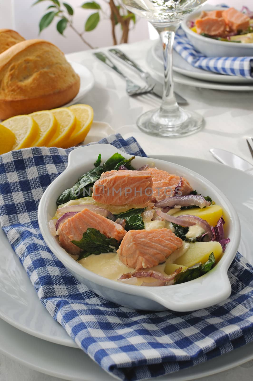 Salmon with potatoes and spinach cream sauce by Apolonia