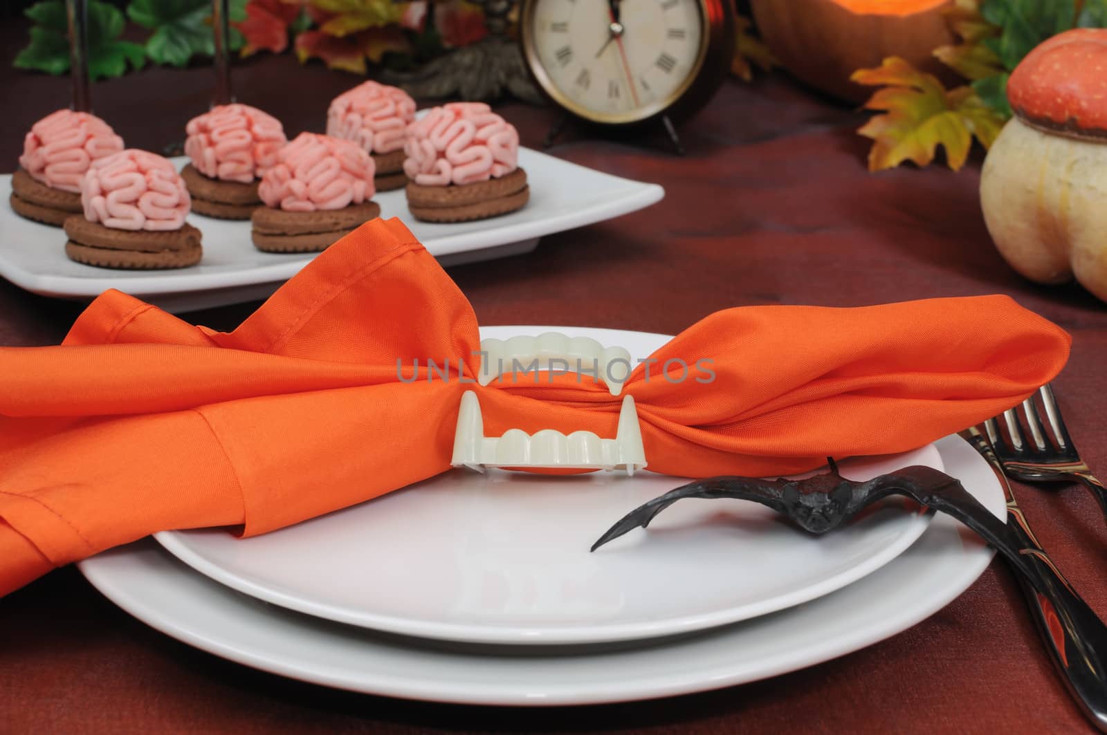 The idea of ​​a table setting for Halloween by Apolonia