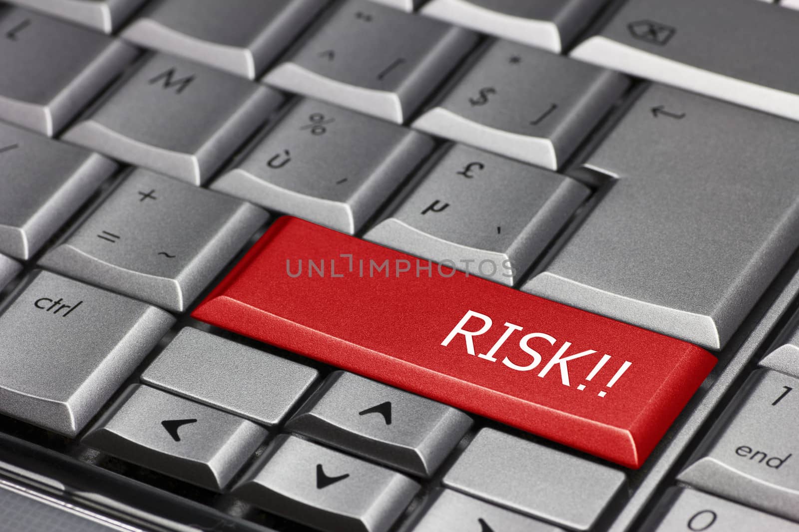 computer key - Risk by jurgenfr