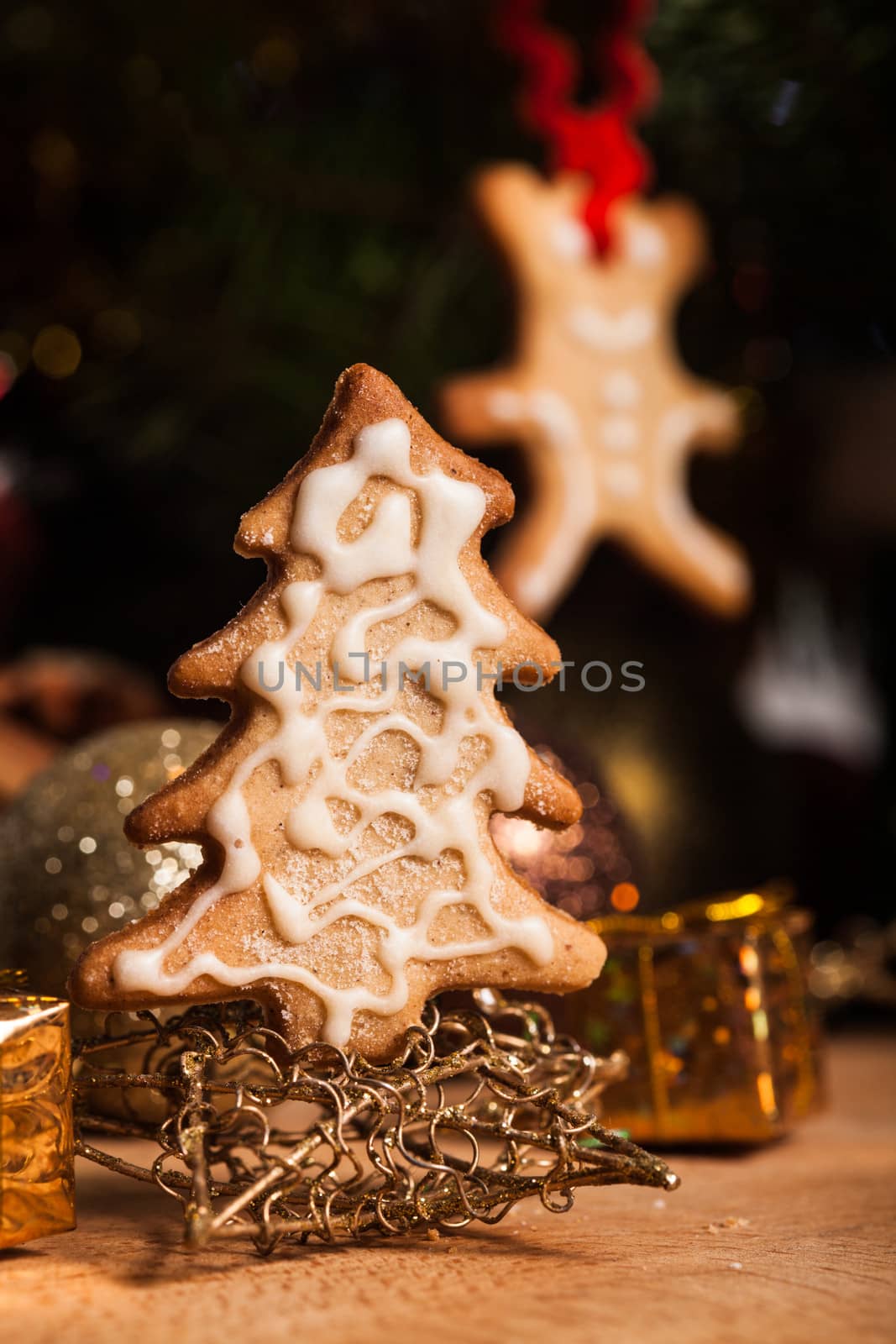 Traditional christmas gingerbread, firtree figure and bear