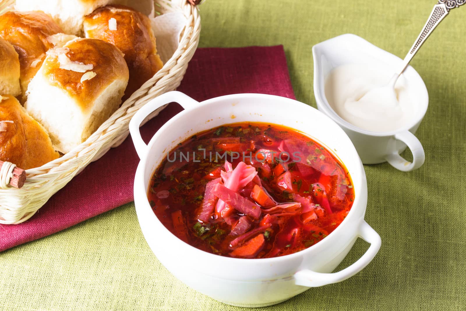 Russian cuisine - vegetarian borsch with sour cream and pampushkas