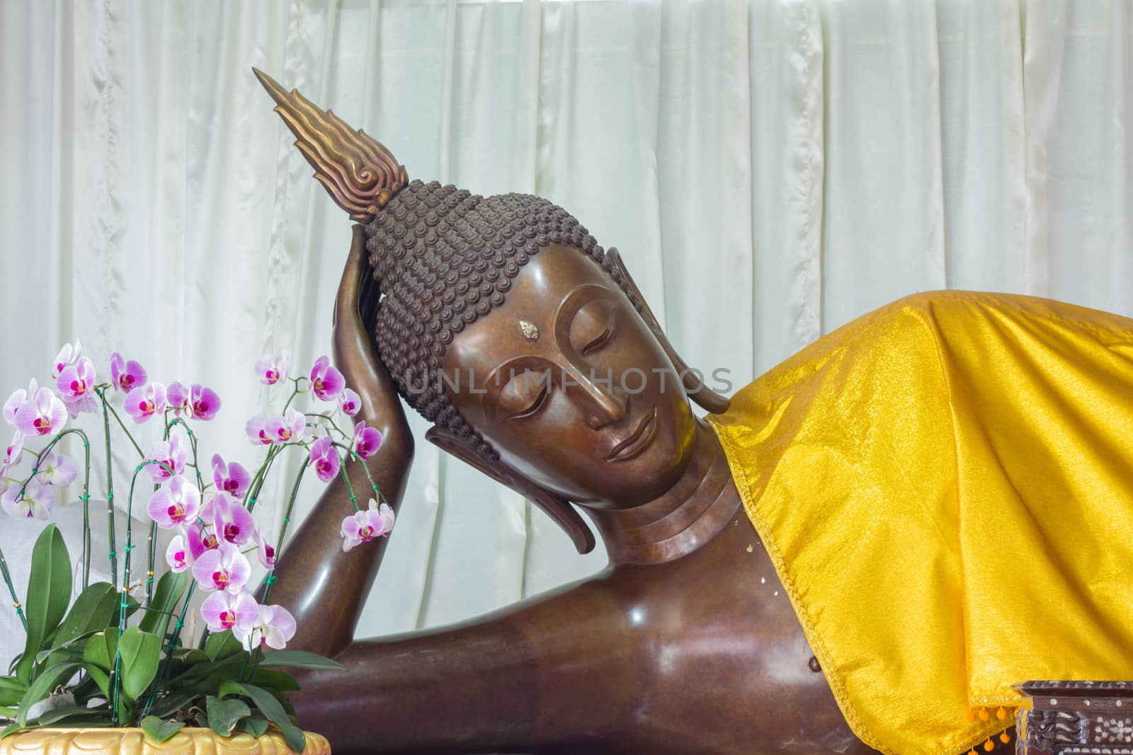 Sleeping Buddha Statue is in a temple in Thailand
