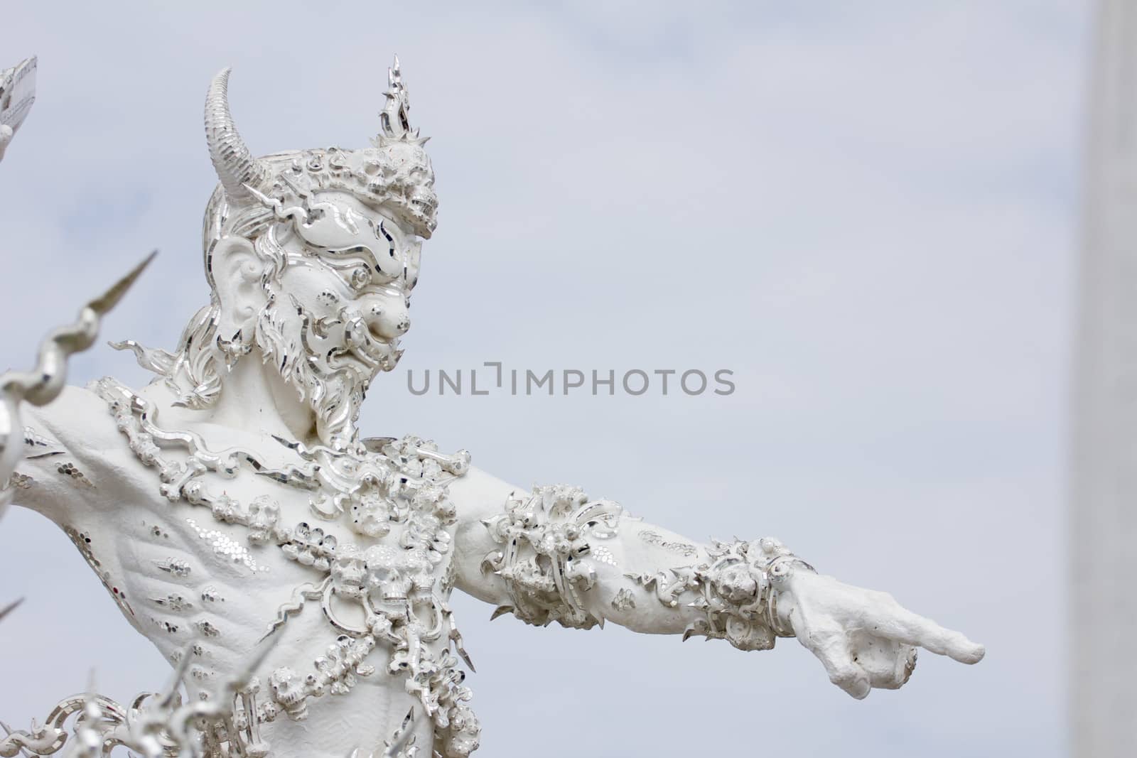 white giant sculpture pointing its enemies.