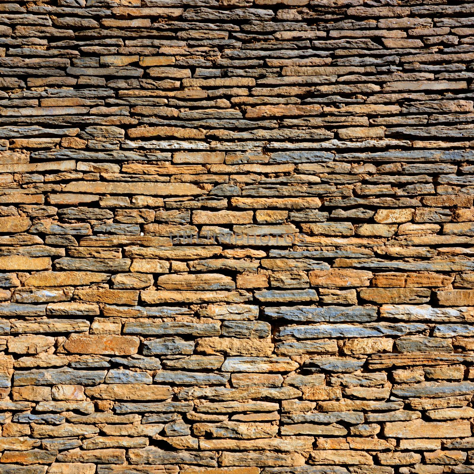 Stone wall by dutourdumonde