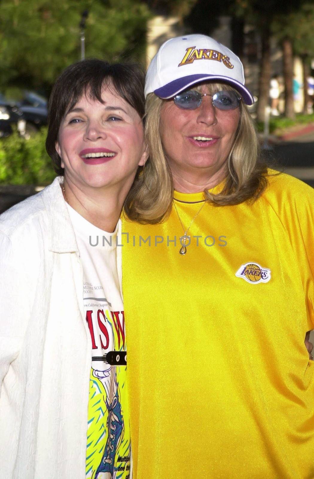 Cindy Williams and Penny Marshall at the MS Walk 2000, where the cast of "Laverne and Shirley" reunited. Burbank, 04-09-00
