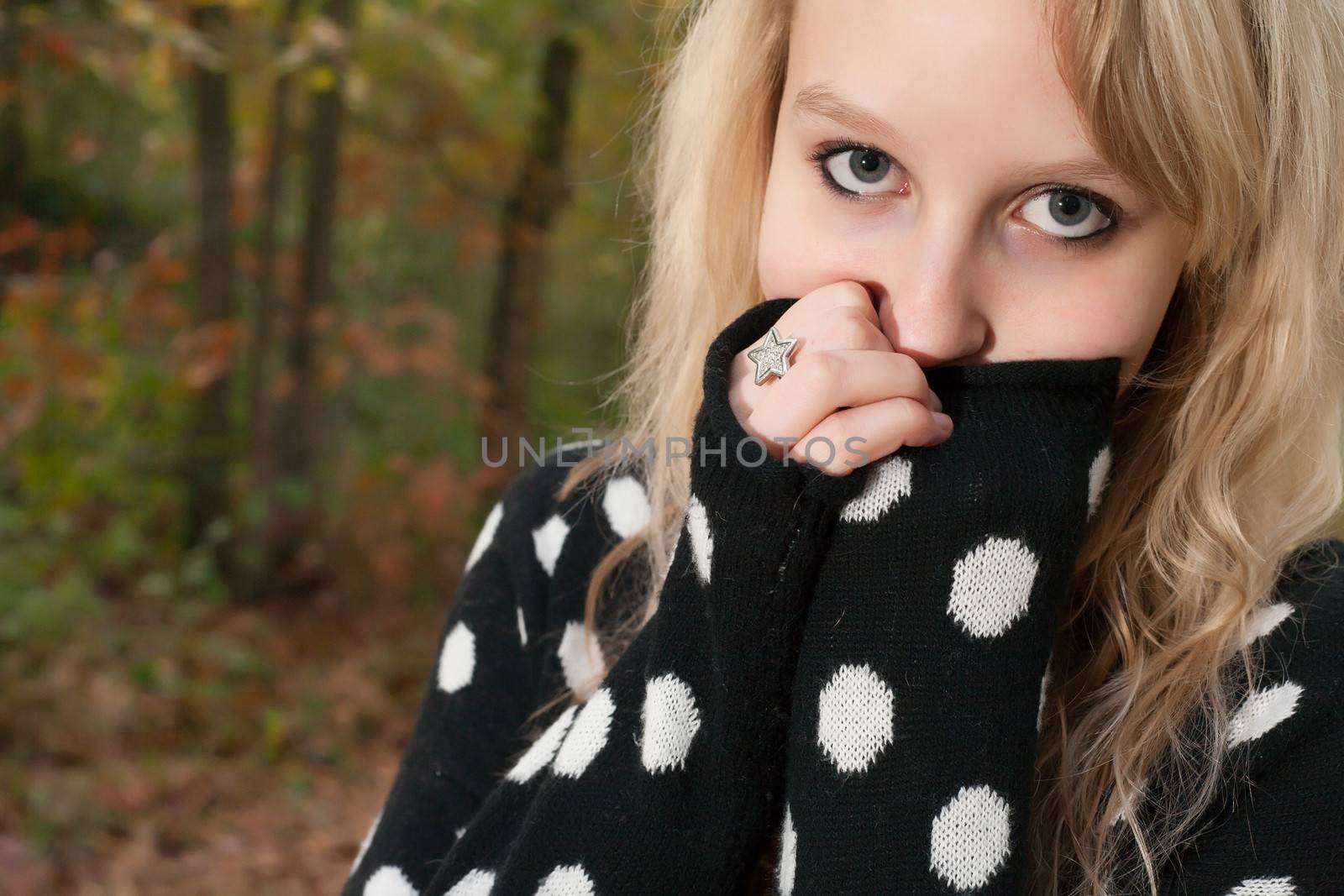 Blong teenage fashion girl in the autumn