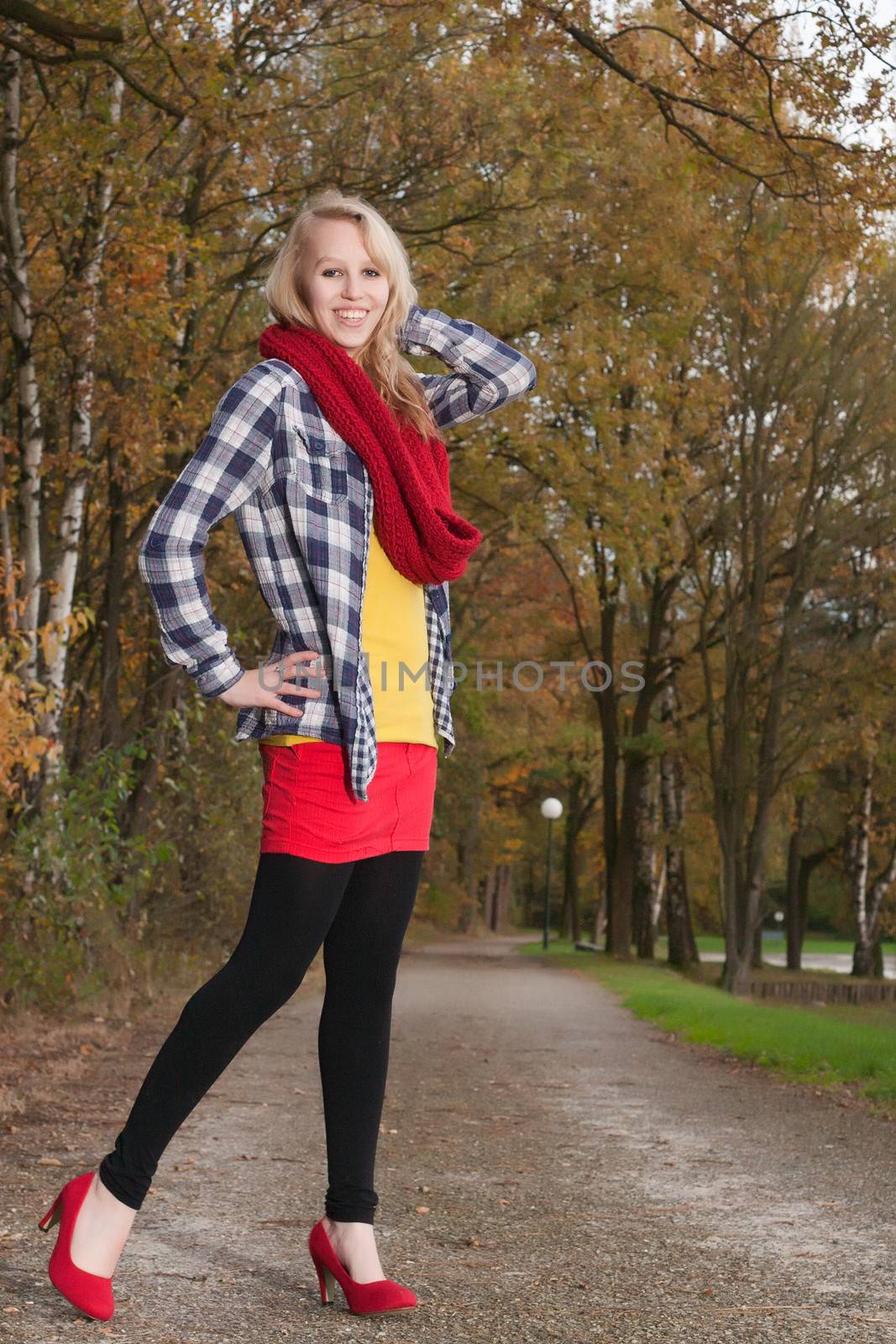 Blong teenage fashion girl in the autumn