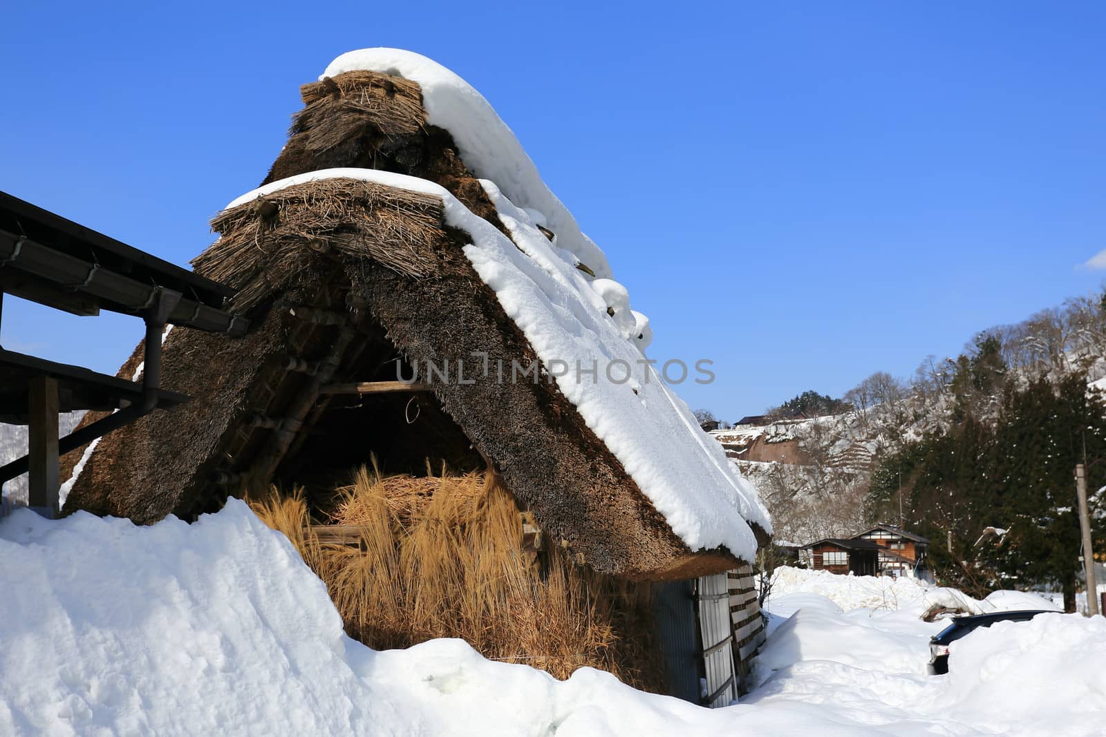 Shirakawa go village hut by rufous