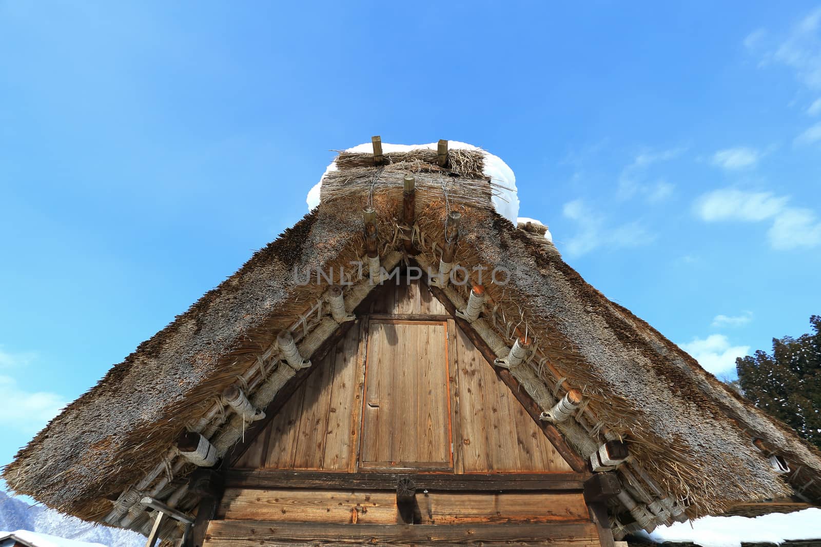 Shirakawa go village hut by rufous