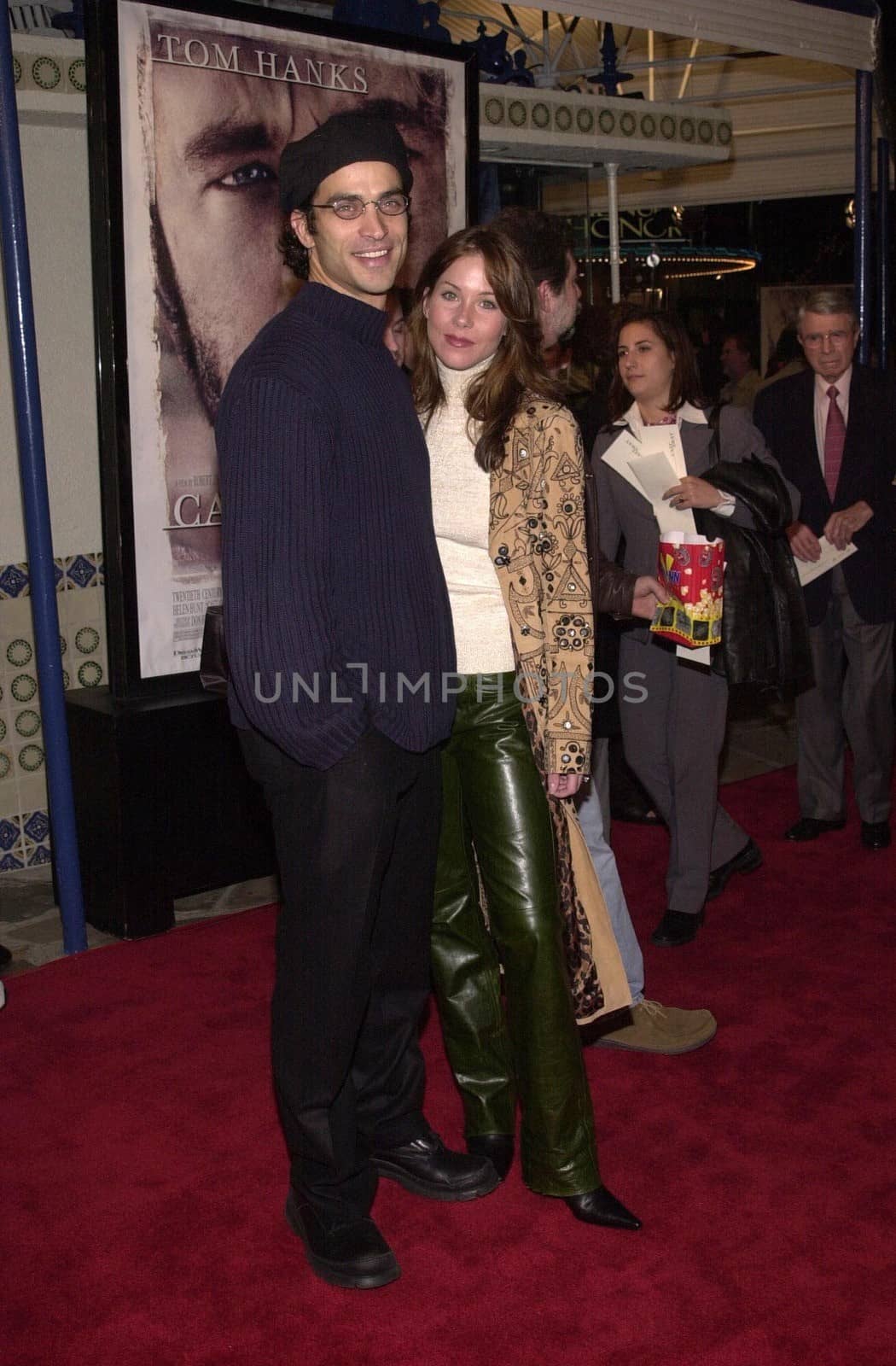 Christina Applegate and Johnathon Schaech at the premiere of 20th Century Fox's "Cast Away" in Westwood, 12-07-00