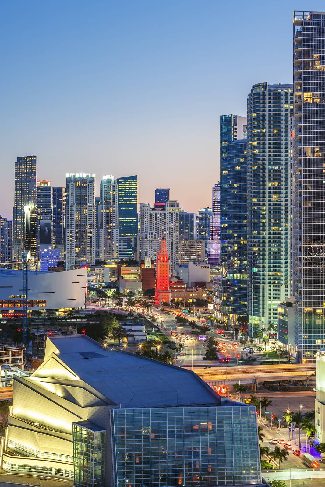 Vertical view of Miami downtown by vwalakte
