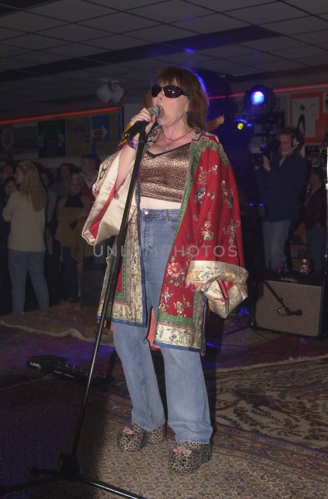 Roseanne performs with her band "Dixx" at Tower Records, Hollywood, 02-21-00