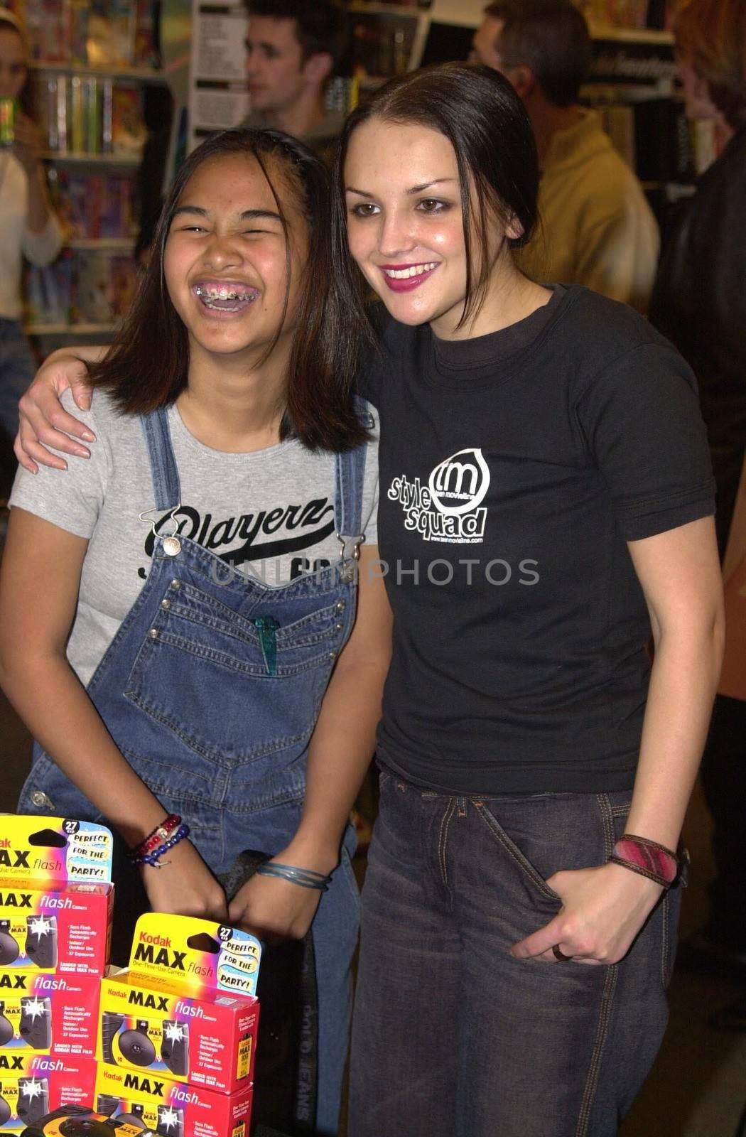 Rachael Leigh Cook at Sam Goody in Santa Monica to autograph the first copy of "Teen Movieline" which features her on the cover, 02-05-00