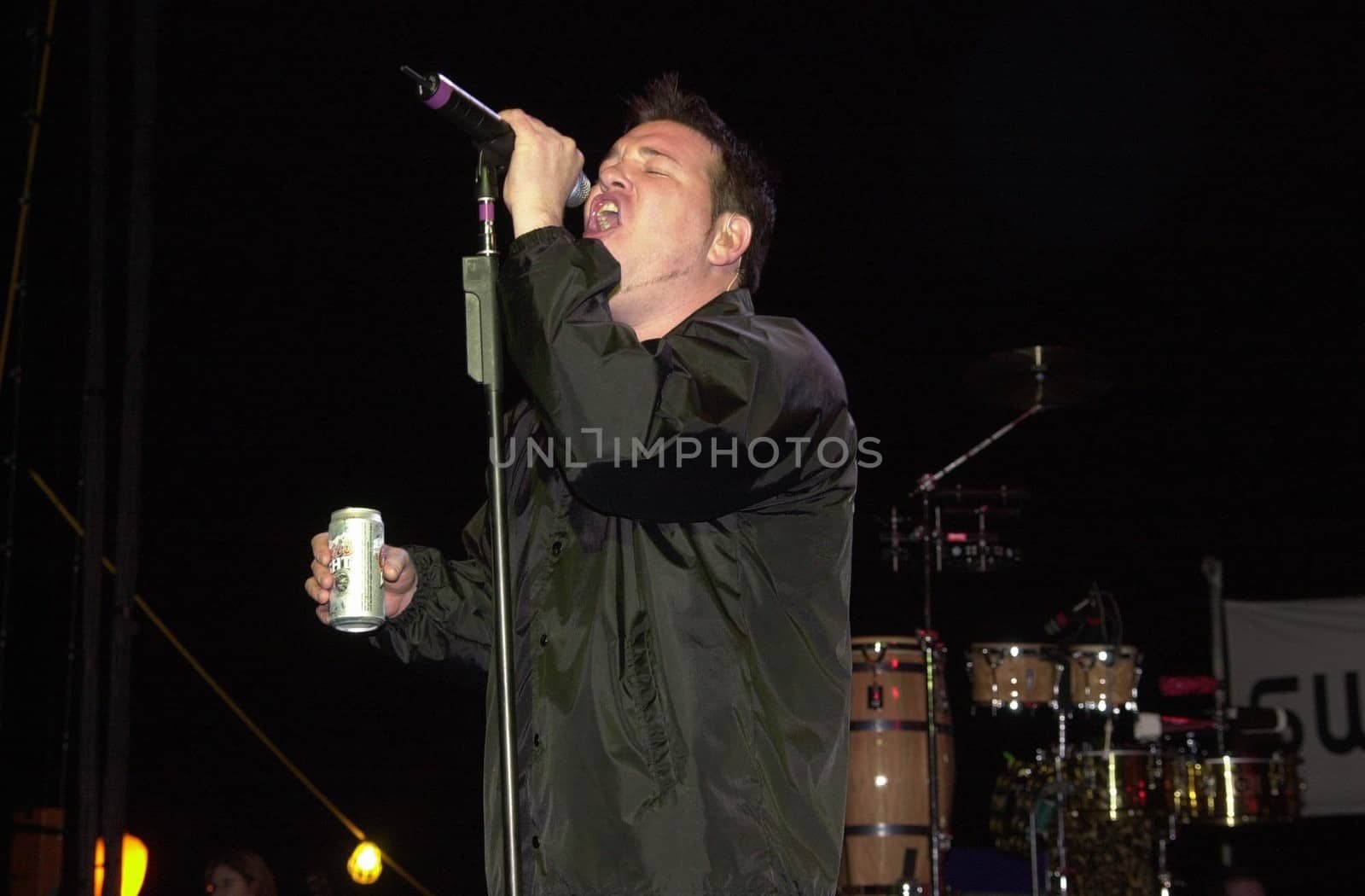 Steve Harwell of Smashmouth at the Swatch Wave Tour surf competition and rock concert at the Queen Mary in Long Beach, 02-02-00