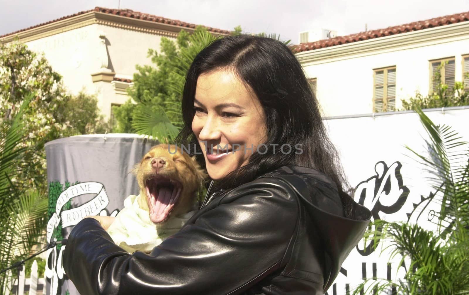 Jennifer Tilly at the "Barqs On The Backlot" event sponsored by Barq's Rootbeer, where celebrities and their dogs are the stars. 02-12-00