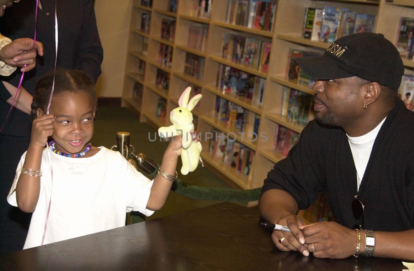 Levar Burton at Barnes and Nobles in Santa Monica to sign copies of his book "Aftermath" and to read to children. 02-19-00