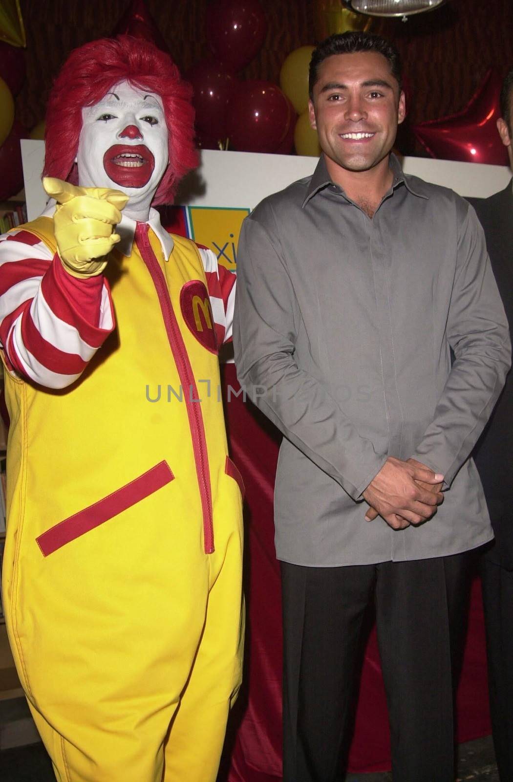 Oscar De La Hoya makes an appearance in Hollywood for McDonalds & "Lo Maximo de la Musica Latin" 07-11-00