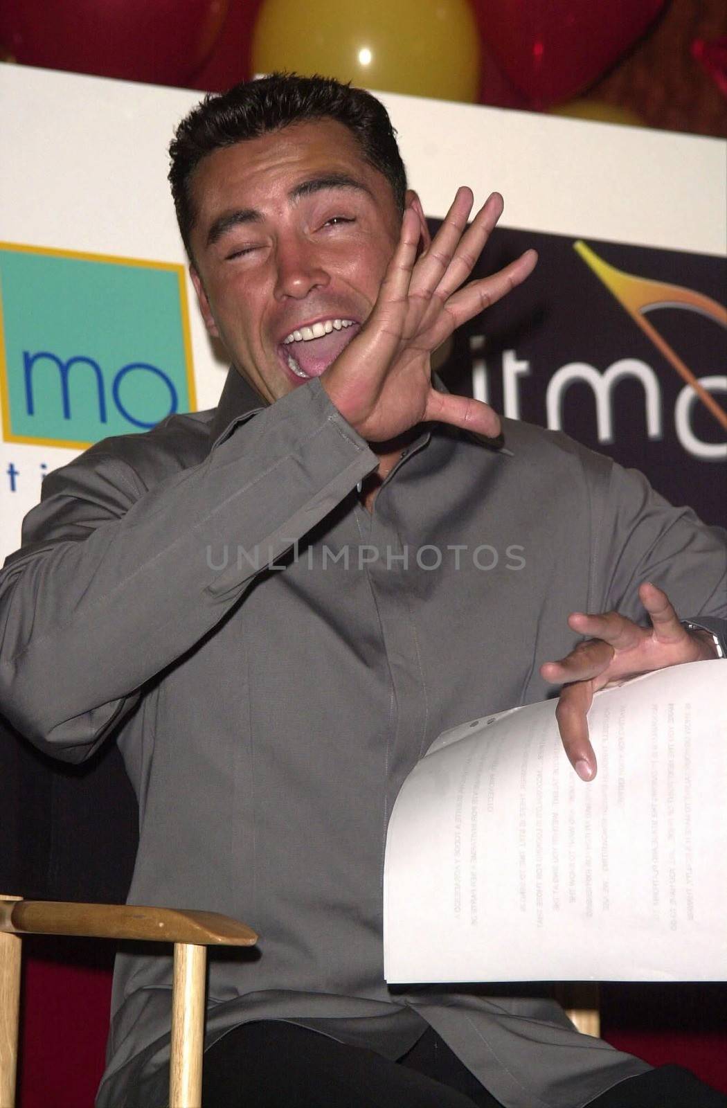Oscar De La Hoya makes an appearance in Hollywood for McDonalds & "Lo Maximo de la Musica Latin" 07-11-00