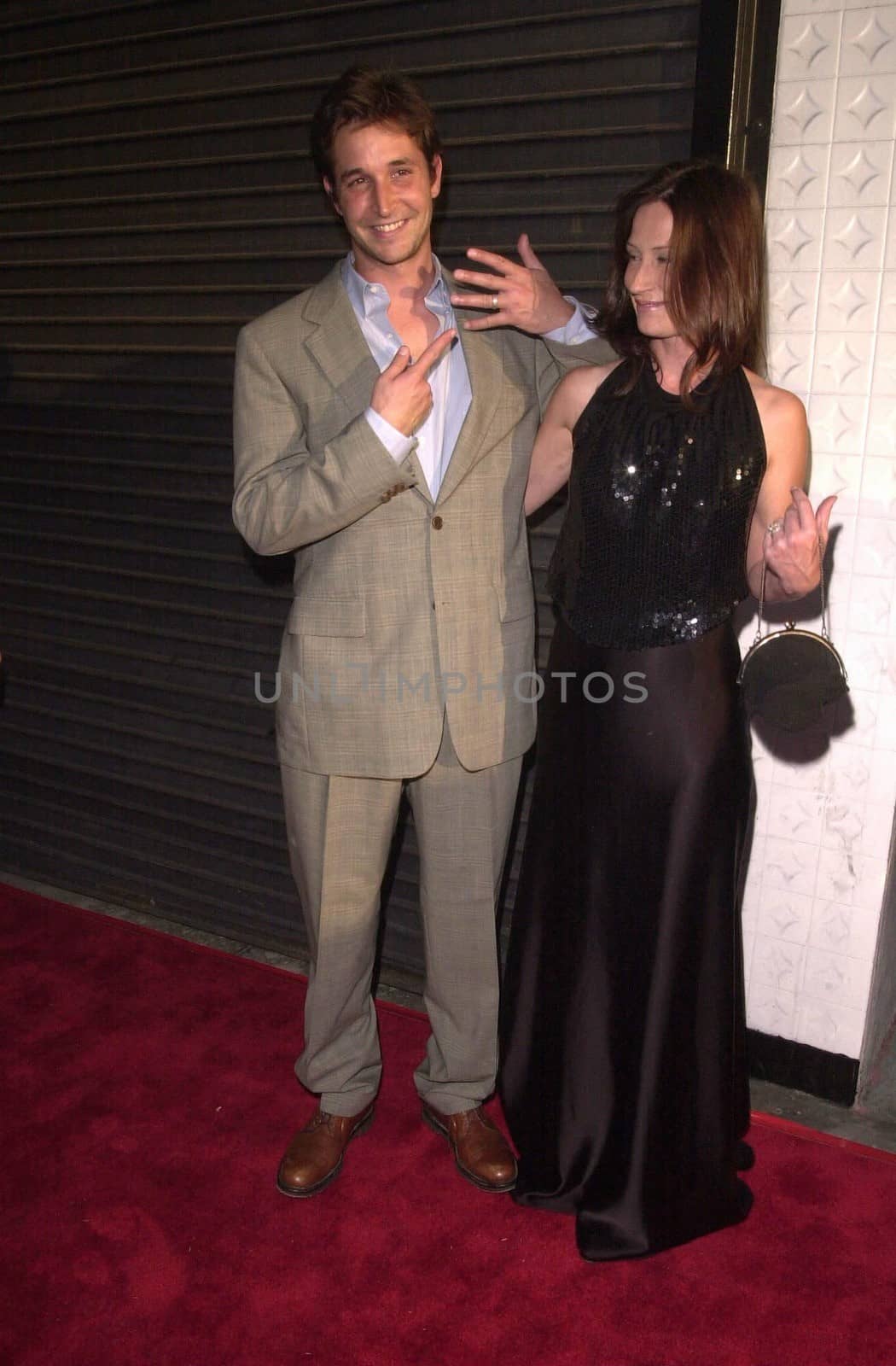Noah Wyle and Tracy Warbin at the 6th Annual Angel Awards from project Angel Food held in Hollywood. 07-15-00