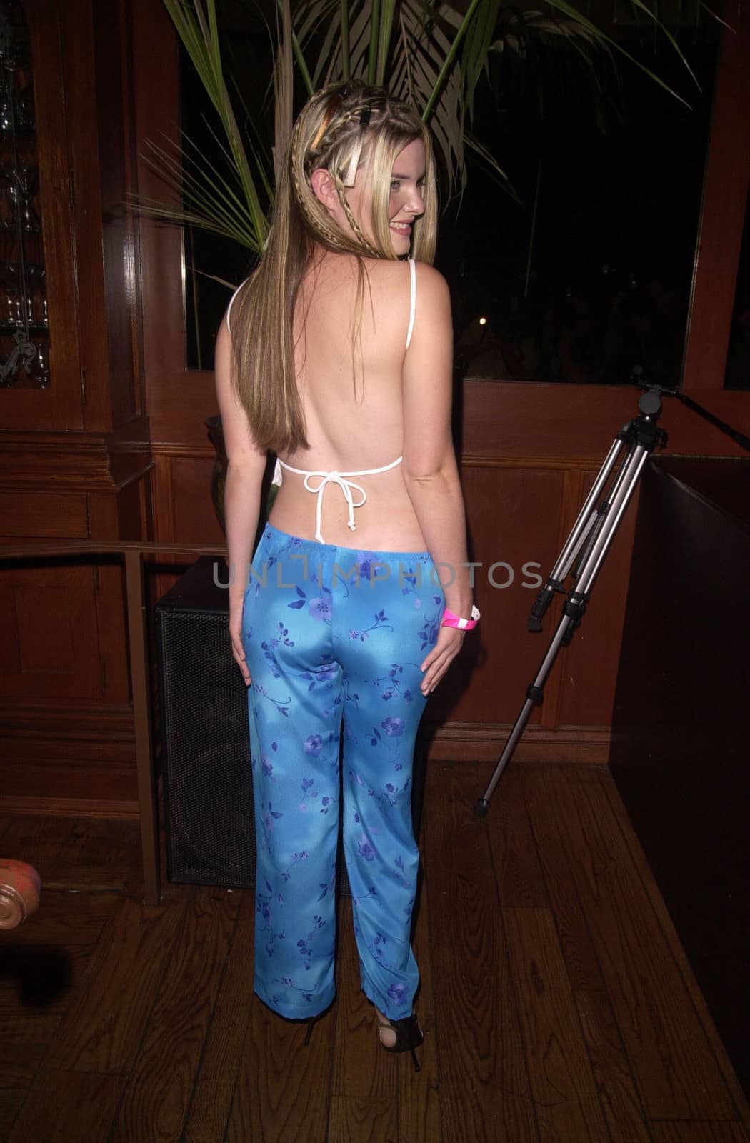 Heather Tom at Nuove Prospective: a celebrity fashion show in Hollywood. 07-27-00