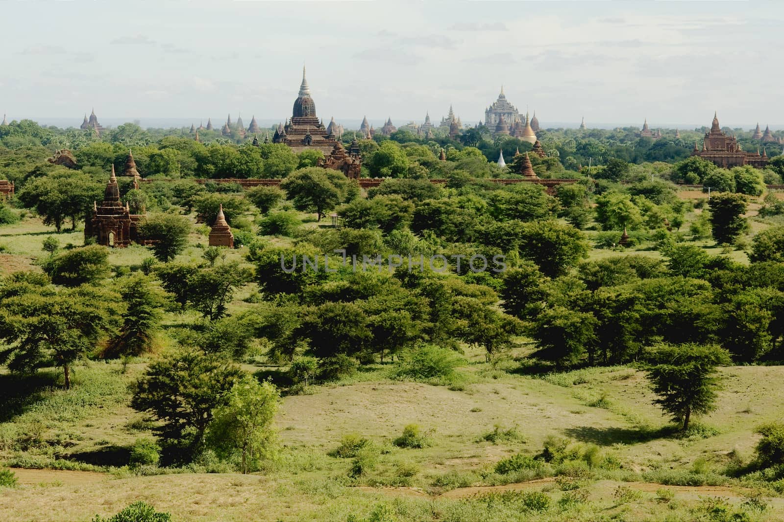 The plains of Bagan with its many Buddhist temples