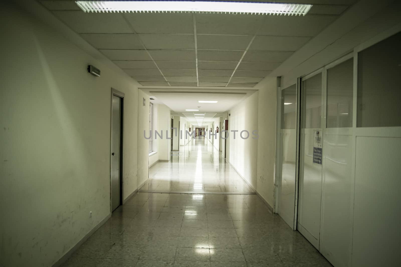 white hospital corridor, clean and hygienic space