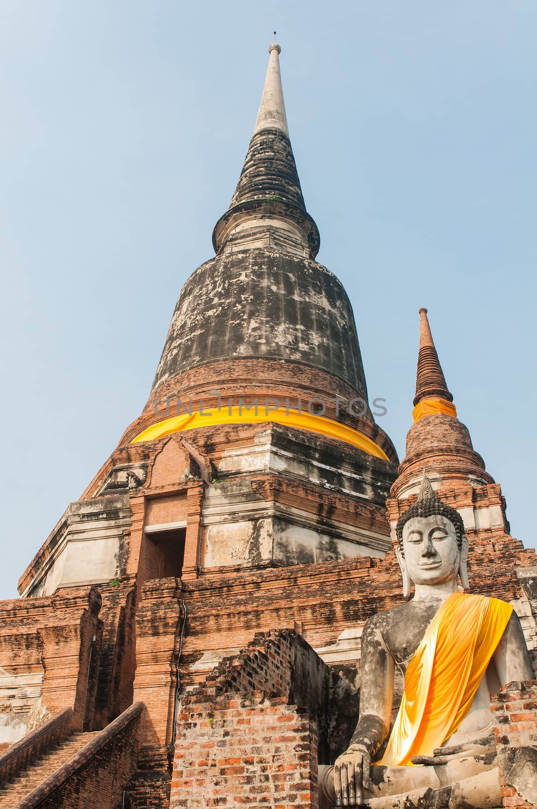 Buddha at Wat Yai Chai Mongkol by Sorapop