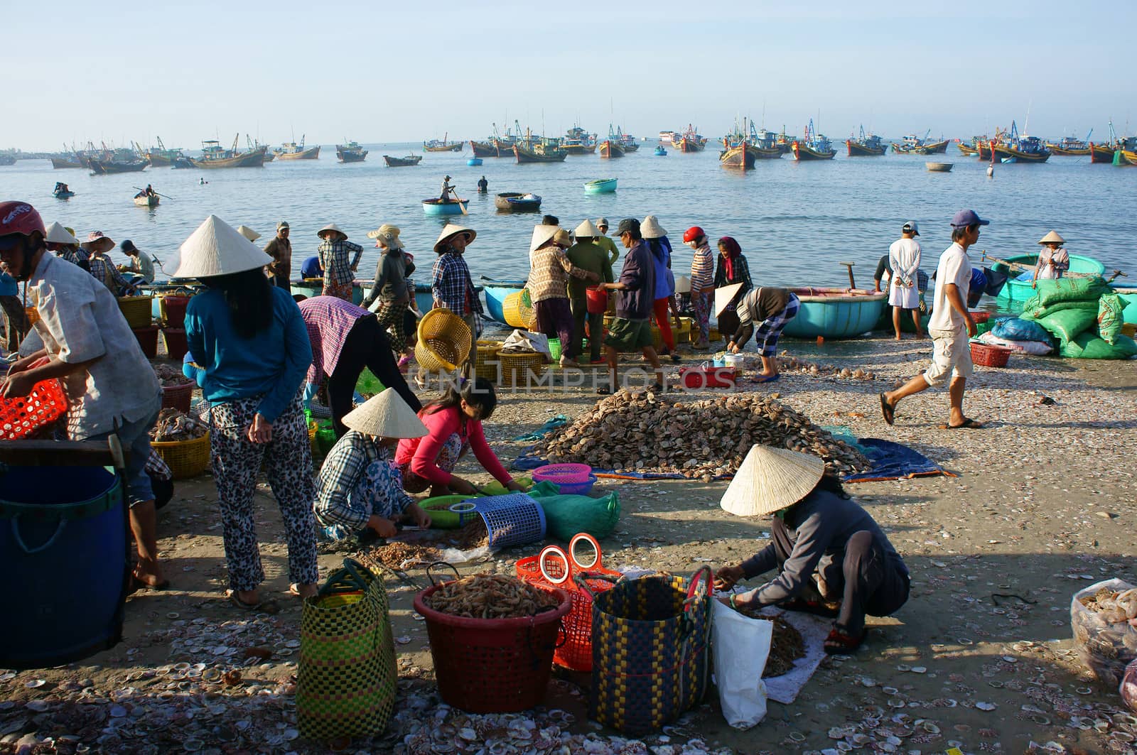  Crowed atmosphere at seafood market on beach by xuanhuongho